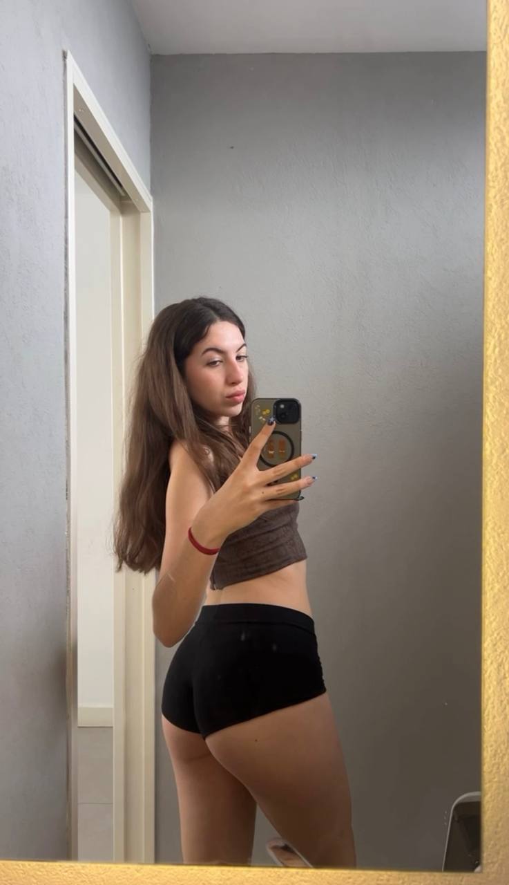 Amber in her underwear in Tainan