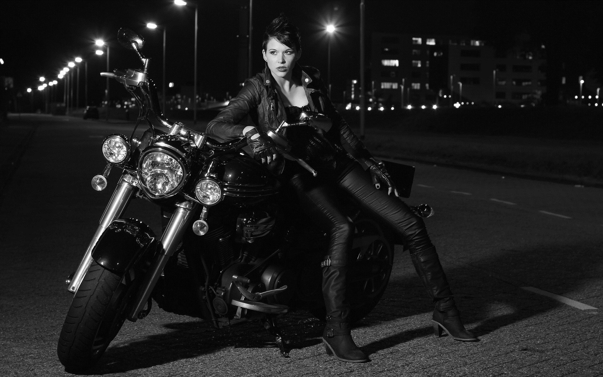 Photo Beautiful girls and motorcycles in Tainan